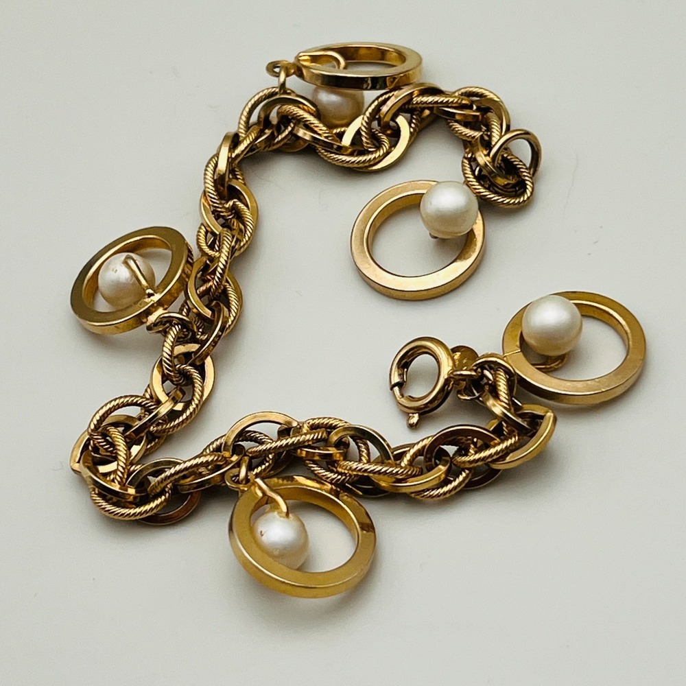 Capri‎ Charm Bracelet Gold Tone Faux Pearl Ring Dangles Statement Vintage
